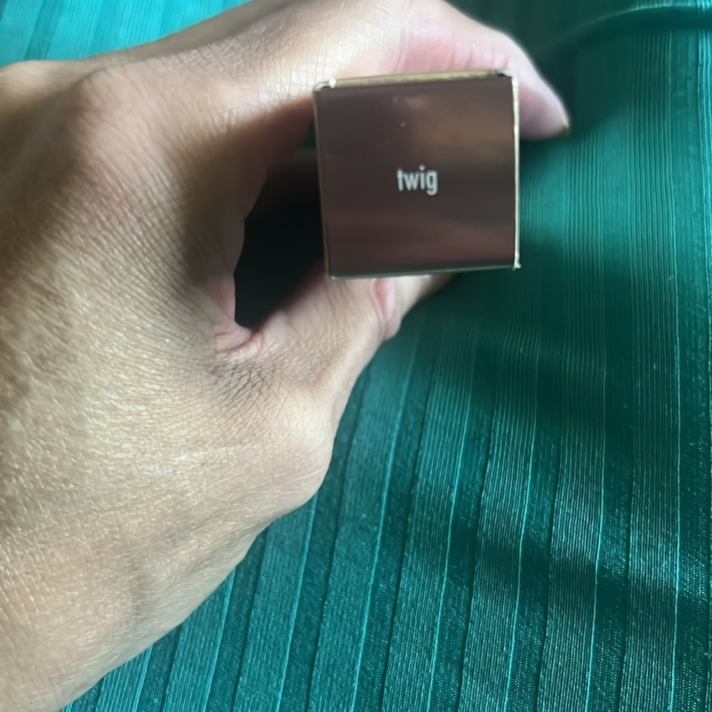 Stila Shimmer and Glow liquid shadow in "Twig", NIB, 0.153 fl. Oz - Picture 2 of 3